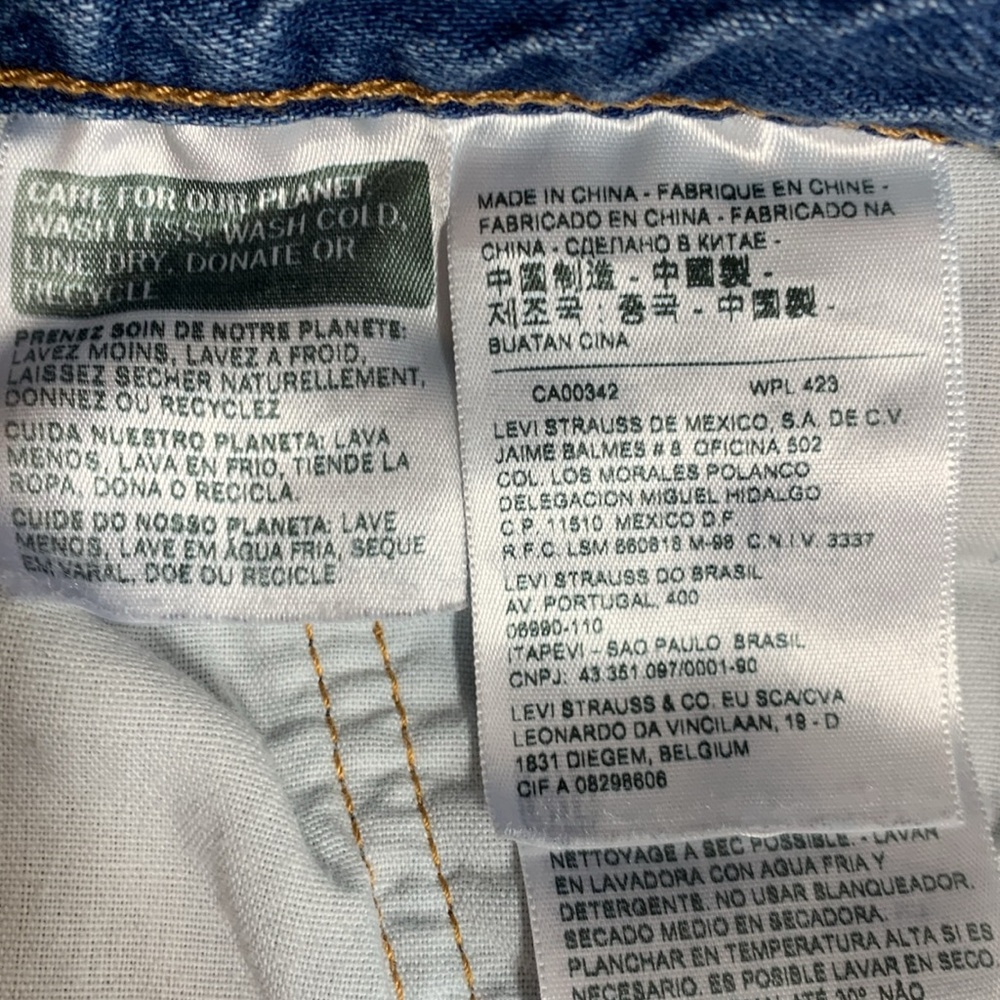 Levi’s 501 button fly shorts. Waist 31”. Inseam approximately 2”. - Picture 4 of 8